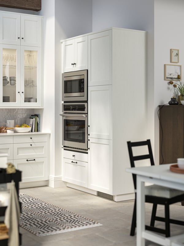 Façades ENKÖPING blanches avec four encastrable et micro-ondes