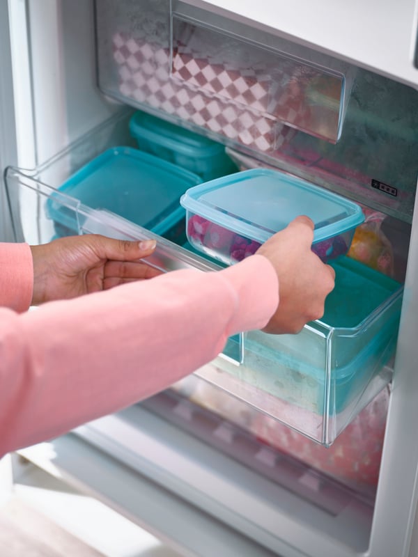 A blue PRUTA food container with lid