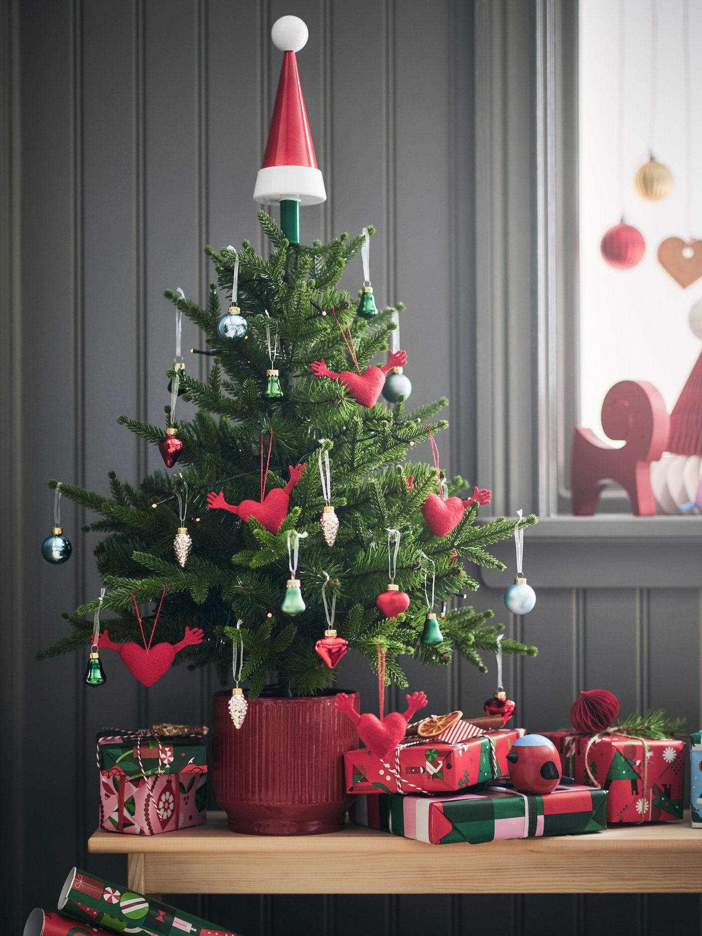 An in/outdoor/Christmas tree green VINTERFINT artificial potted plant in the NA