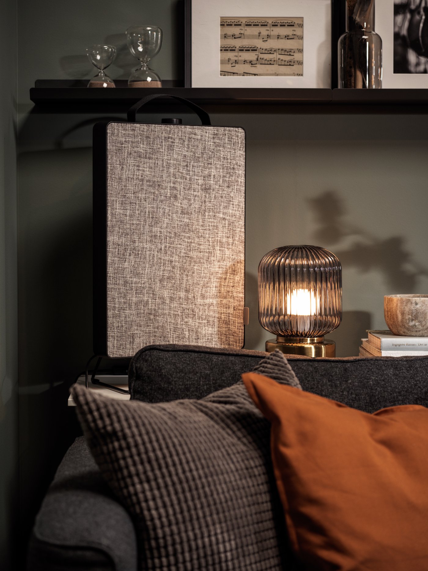 FÖRNUFTIG air purifier behind sofa on drawer top next to SOLKLIT table lamp.