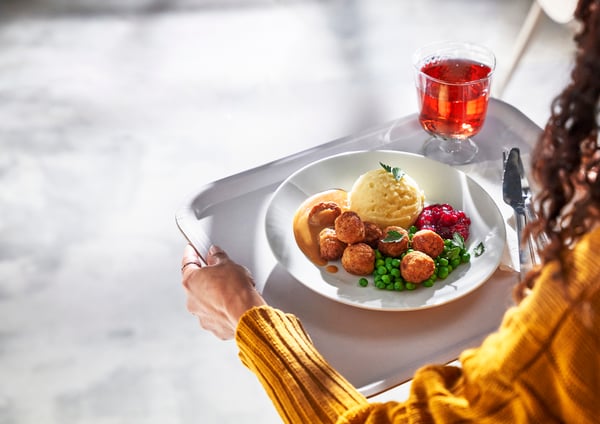 A mashed potatoes green peas /cream sauce and lingonberry jam 8 piece Chicken balls mash peas/crm sauce lingnbrry jam 8p Chicken meatballs
