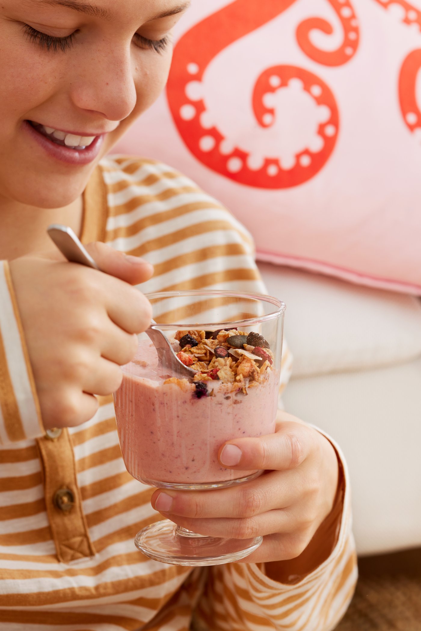 A with nuts and dried berries HJÄLTEROLL granola