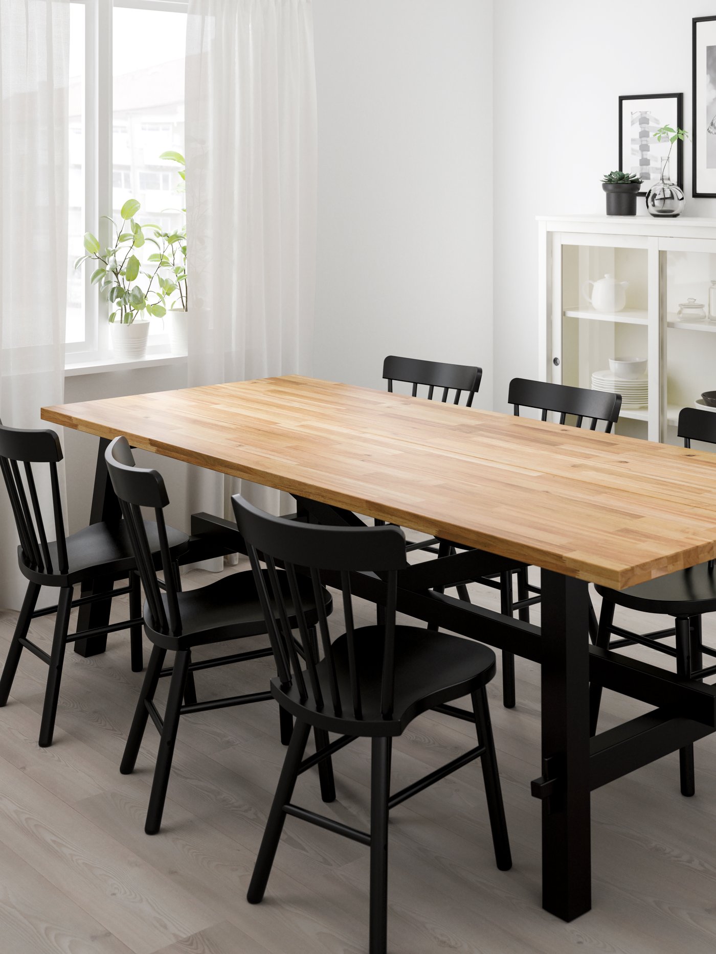 MORBYLANGEテーブルとイス6つ