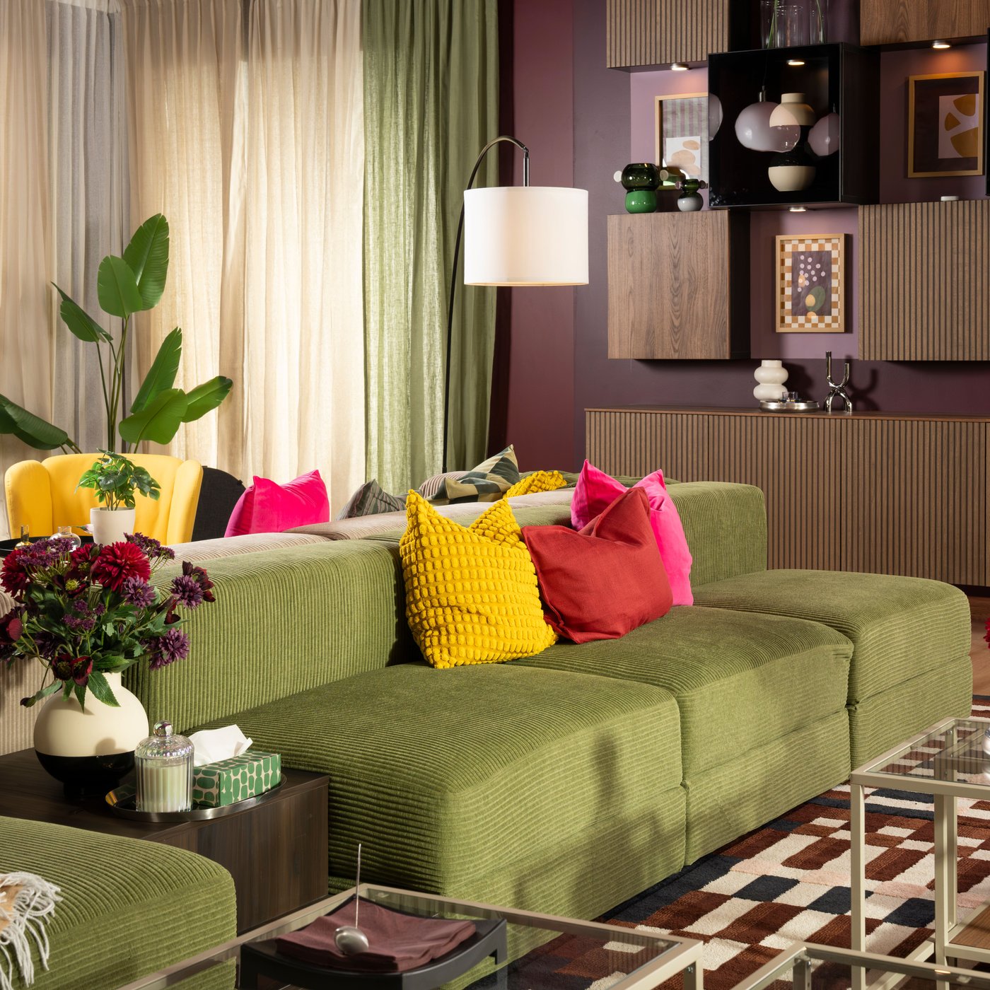 A Samsala dark yellow-green JÄTTEBO 1,5-seat module with storage in the living room