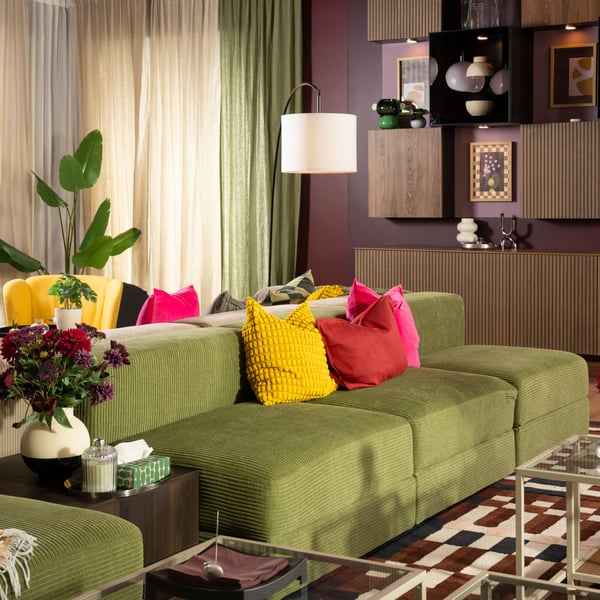 A Samsala dark yellow-green JÄTTEBO 1,5-seat module with storage in the living room