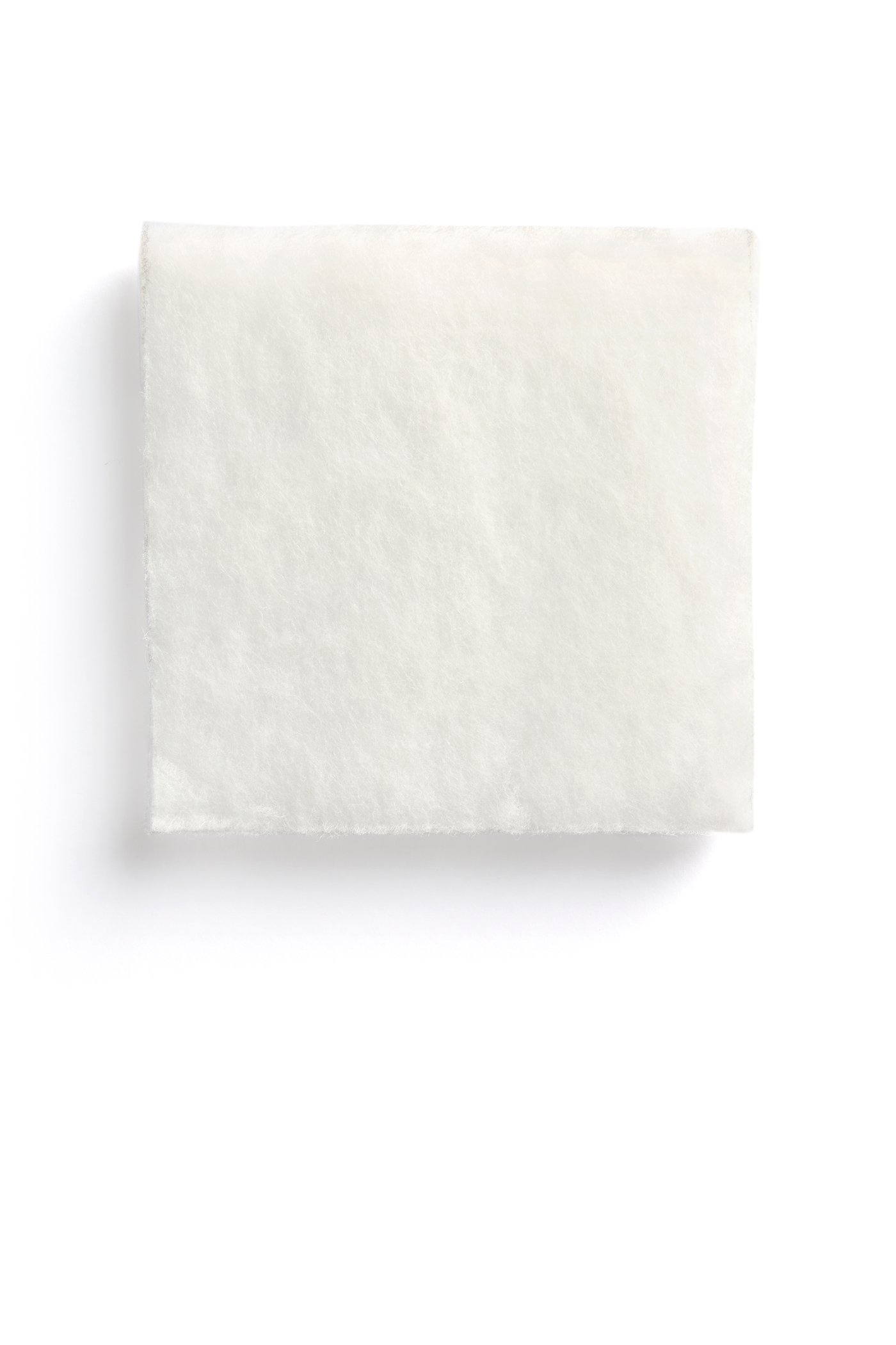 Poliestrowe wypełnienie poduszki w kształcie kwadratu na białym tle