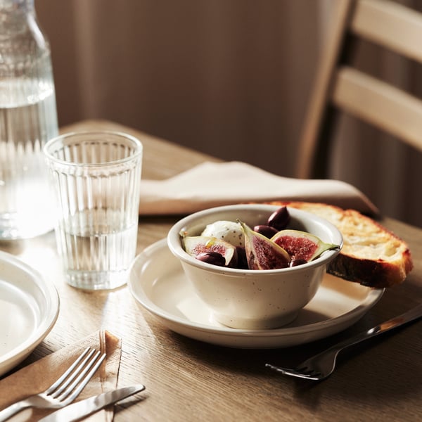 A clear glass/patterned VARDAGEN carafe