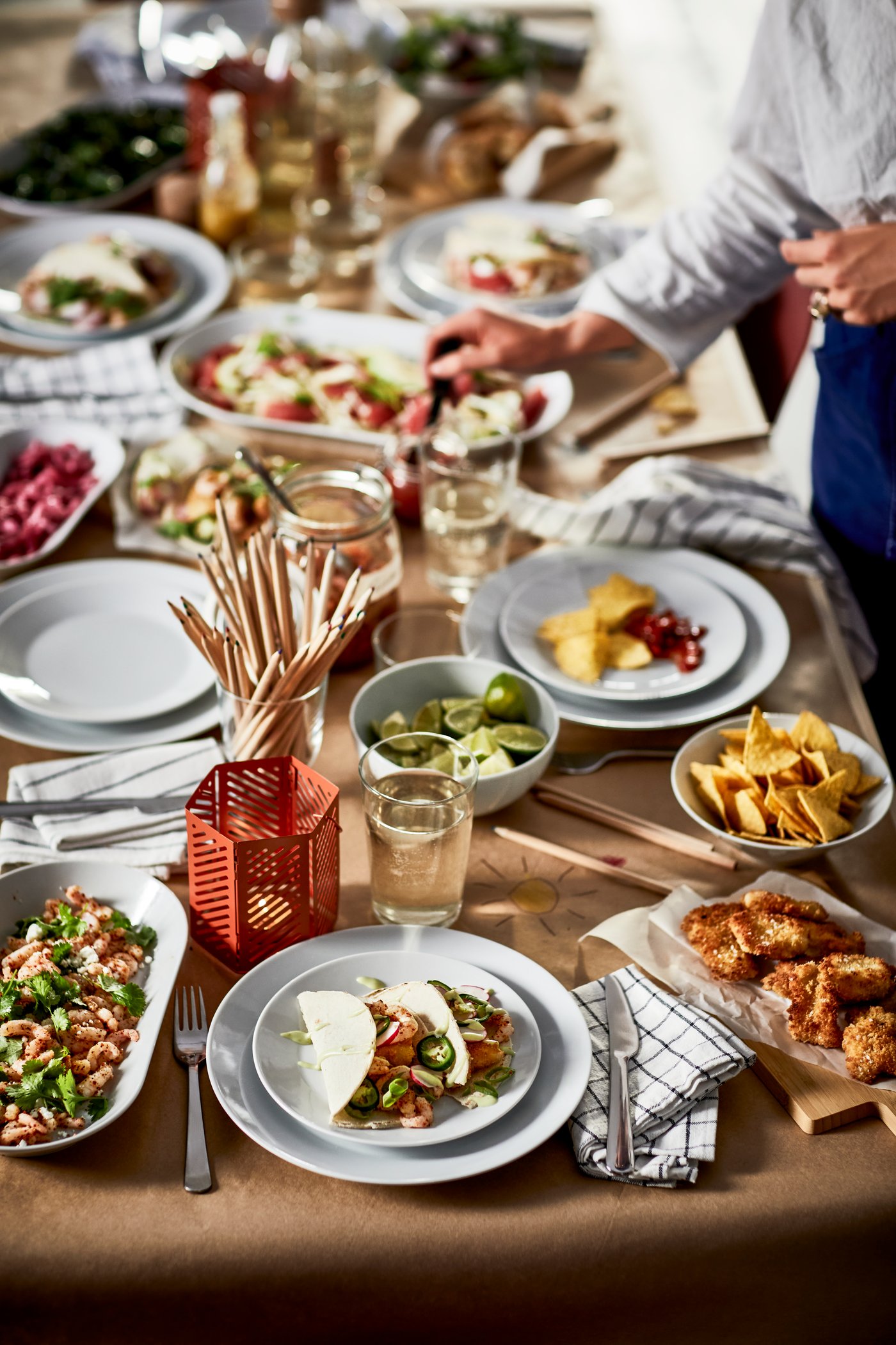 Brown-orange VÅRSYREN lantern for tealight.