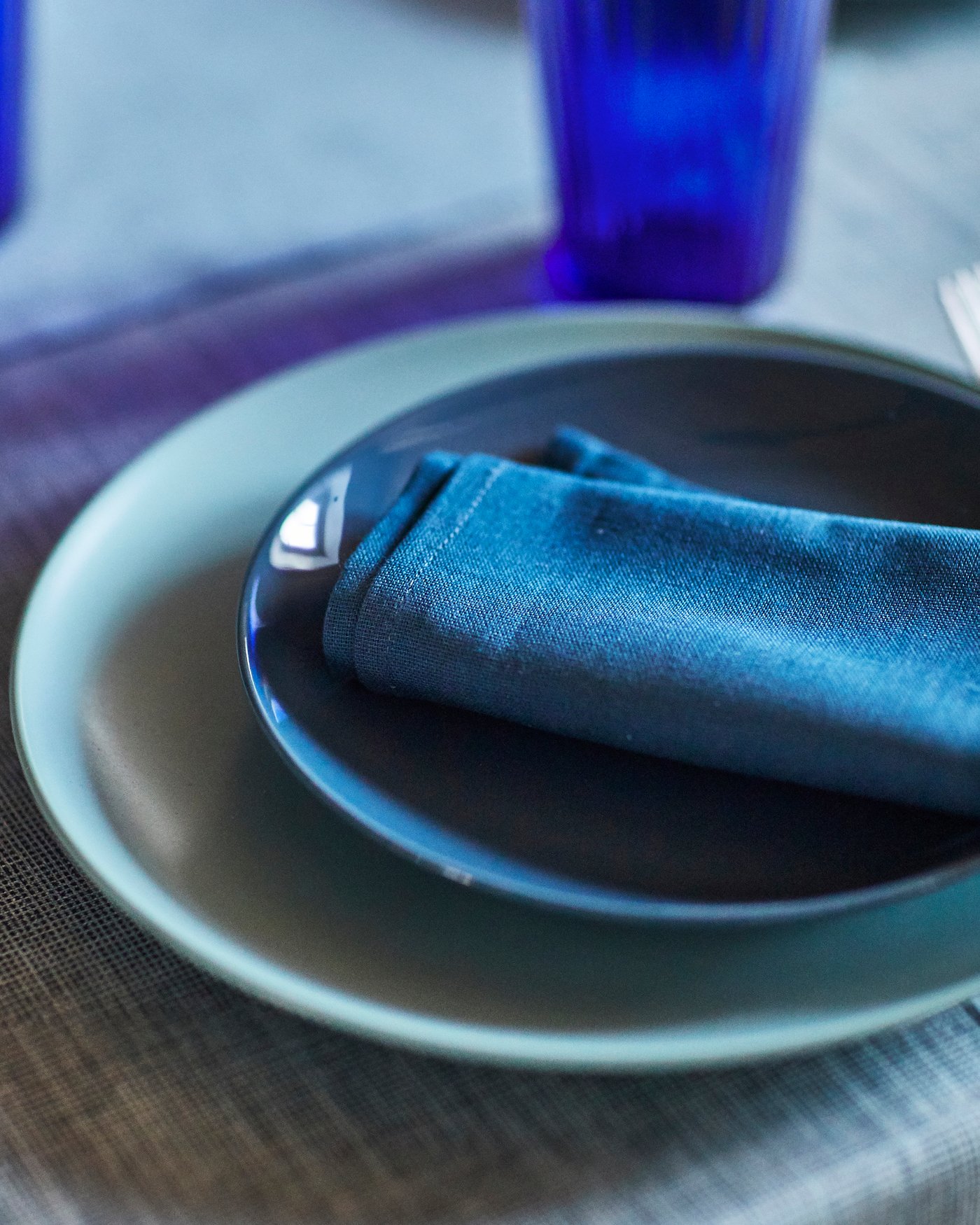 A light turquoise/dark green-blue SVARTSENAP napkin