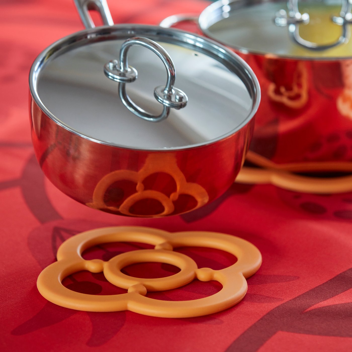 An orange FÖSSTA pot stand