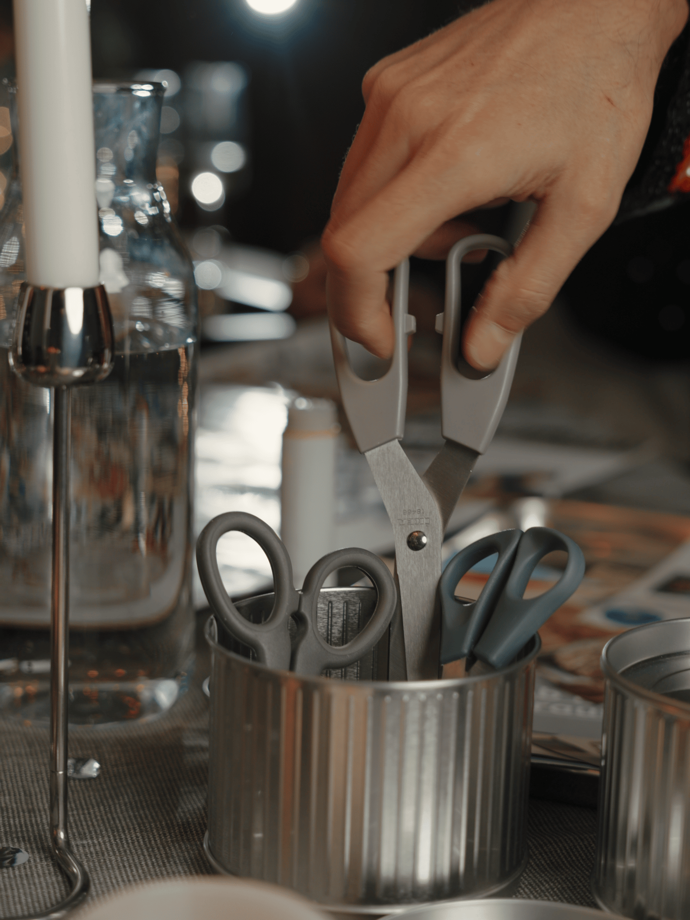 Eine rostfreie Schere in Grau/Grau-Türkis von SVÄRDFISK