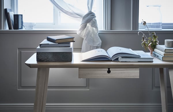 Create a flexible and modern home office with a modern style desk! At IKEA you'll find lots of desks, such as the LISABO desk in clear lacquered ash veneer and solid birch.