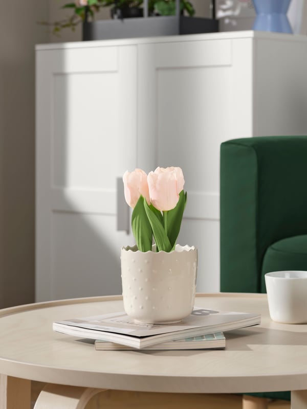 An in/outdoor/tulip pink FEJKA artificial potted plant