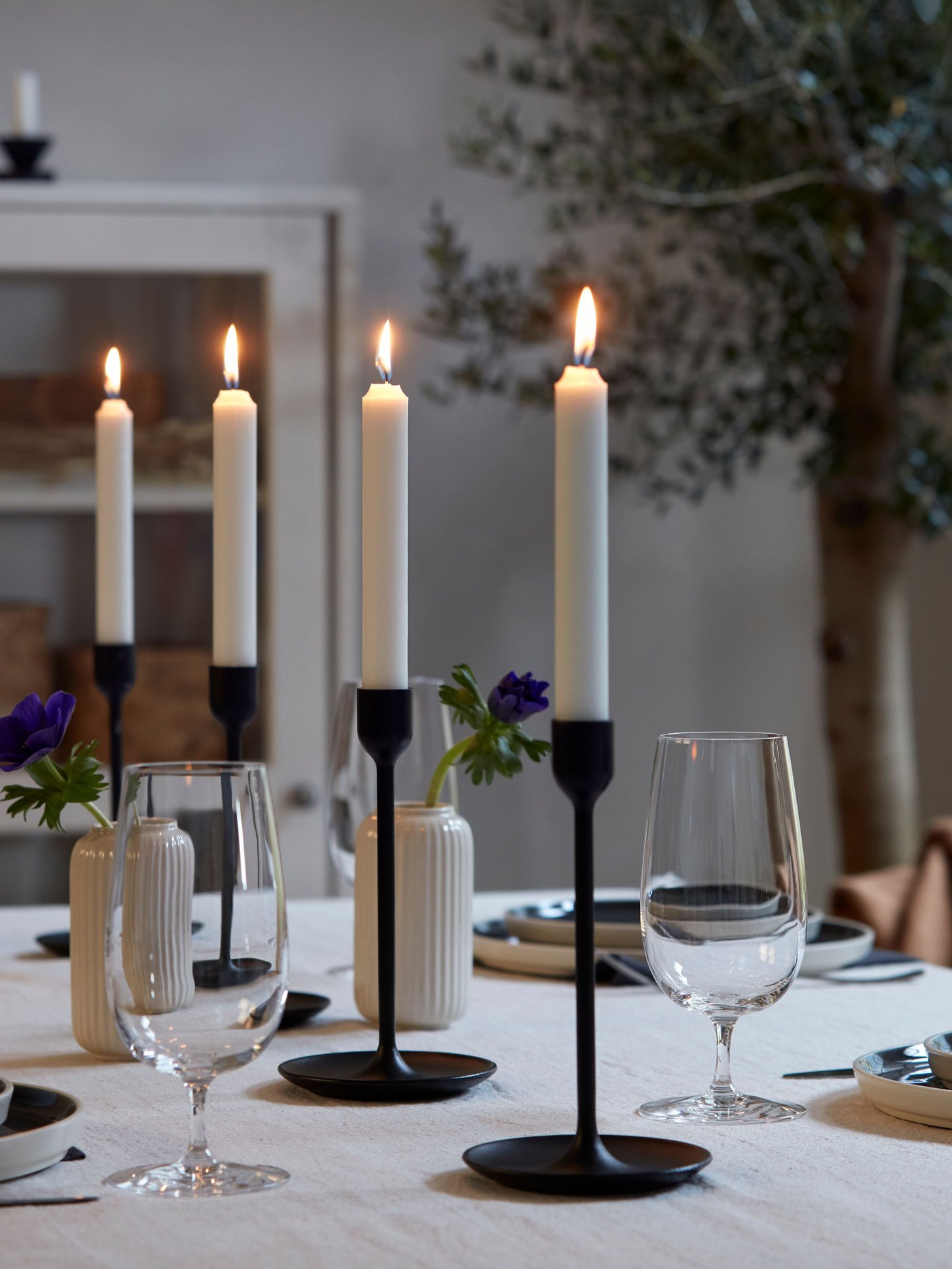 A clear glass STORSINT beer glass