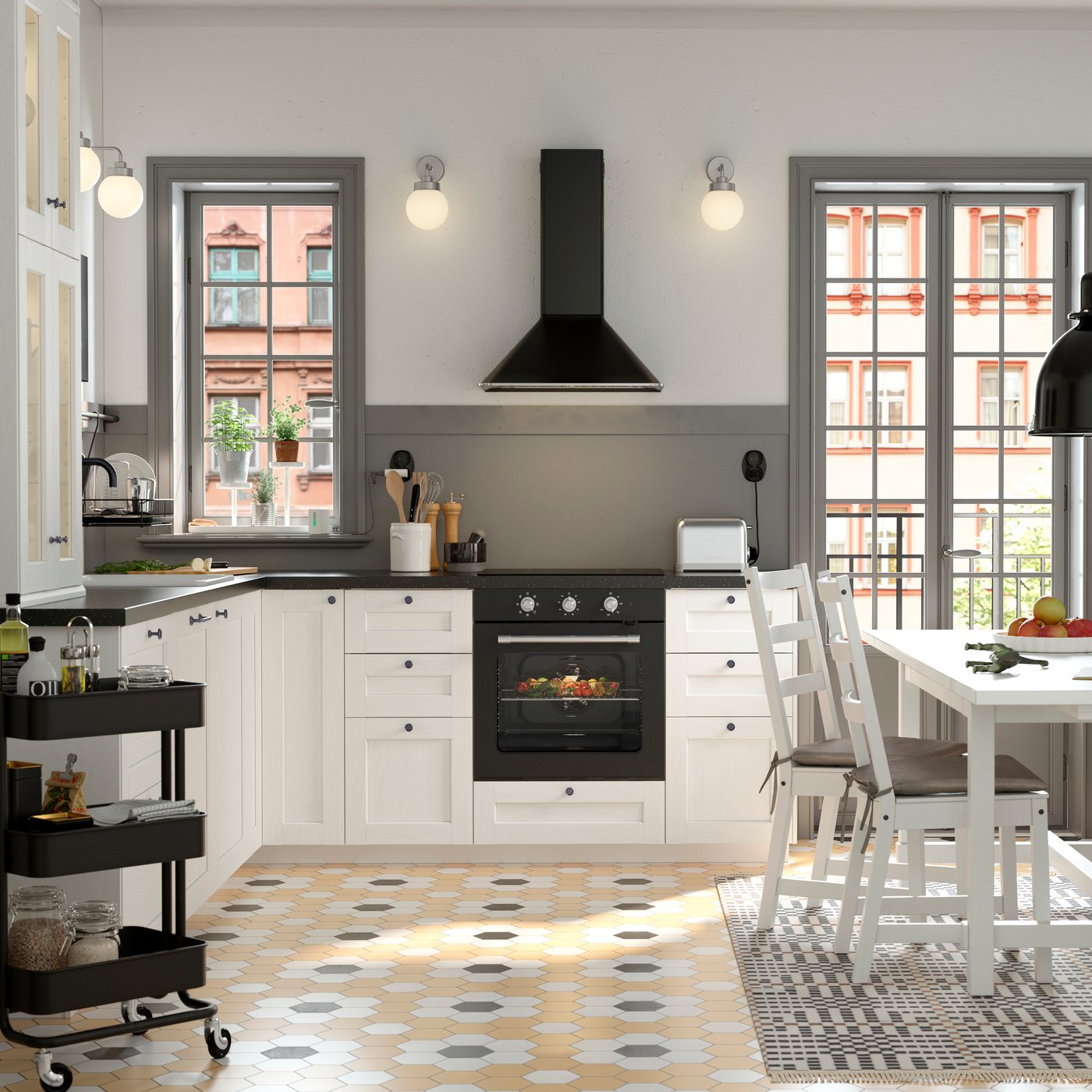 Une table extensible NORDVIKEN blanche dans la cuisine