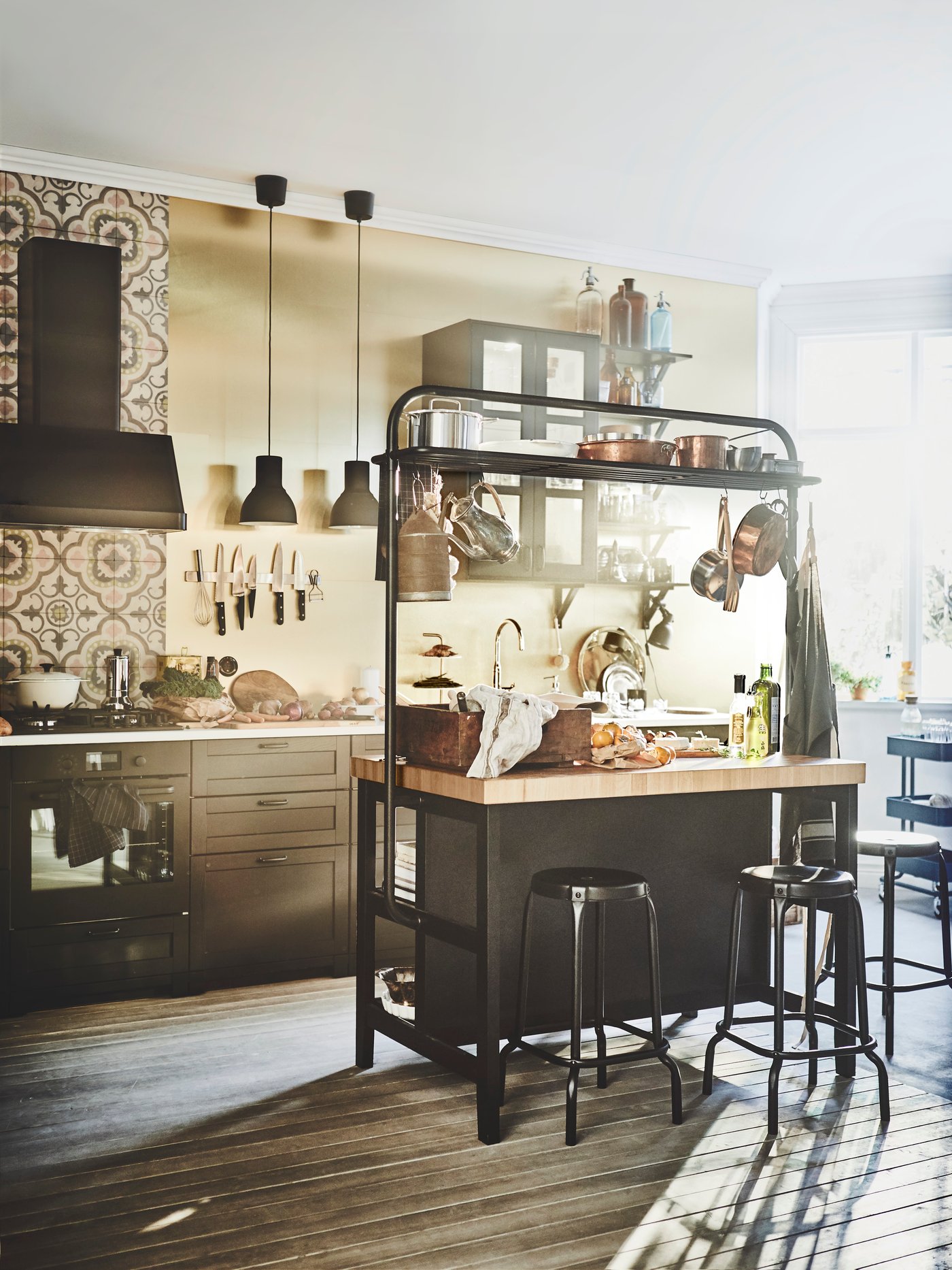 VADHOLMA
Tartó konyhaszigethez, fekete