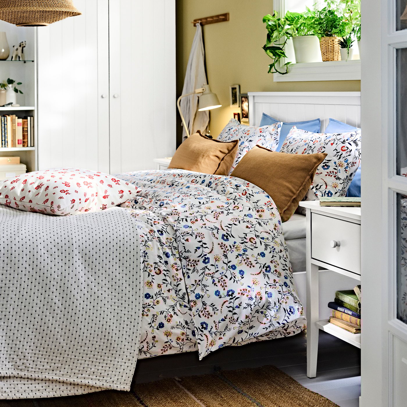 A white/Lönset GULLABERG bed frame with 4 storage boxes in the bedroom