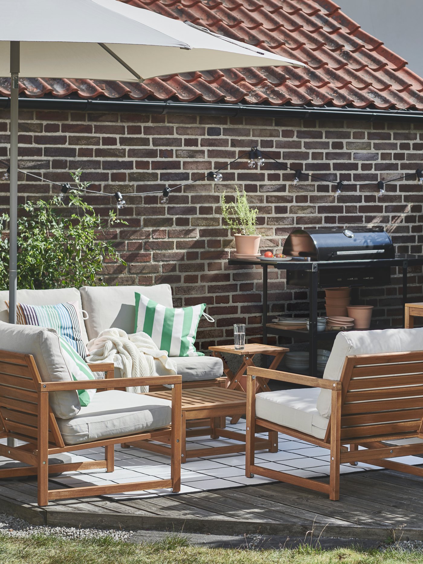 A light brown stained NÄMMARÖ seat sec for modular sofa, outdoor