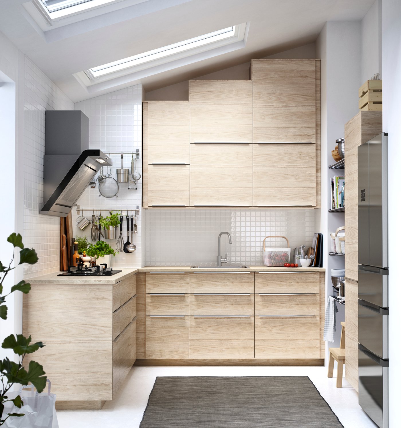 Cocina METOD color madera con piso blanco.