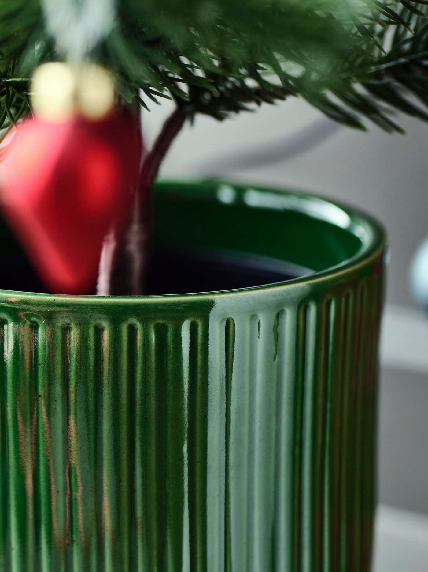 An in/outdoor/green VINTERFINT plant pot