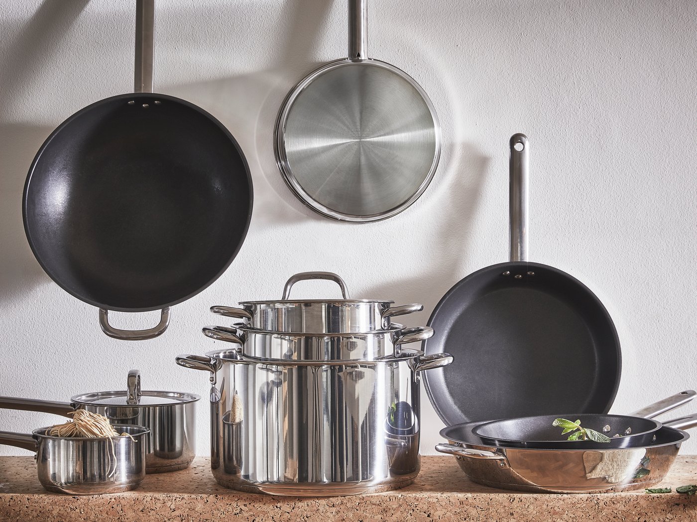 IKEA 365+  and OUMBÄRLIG pans 