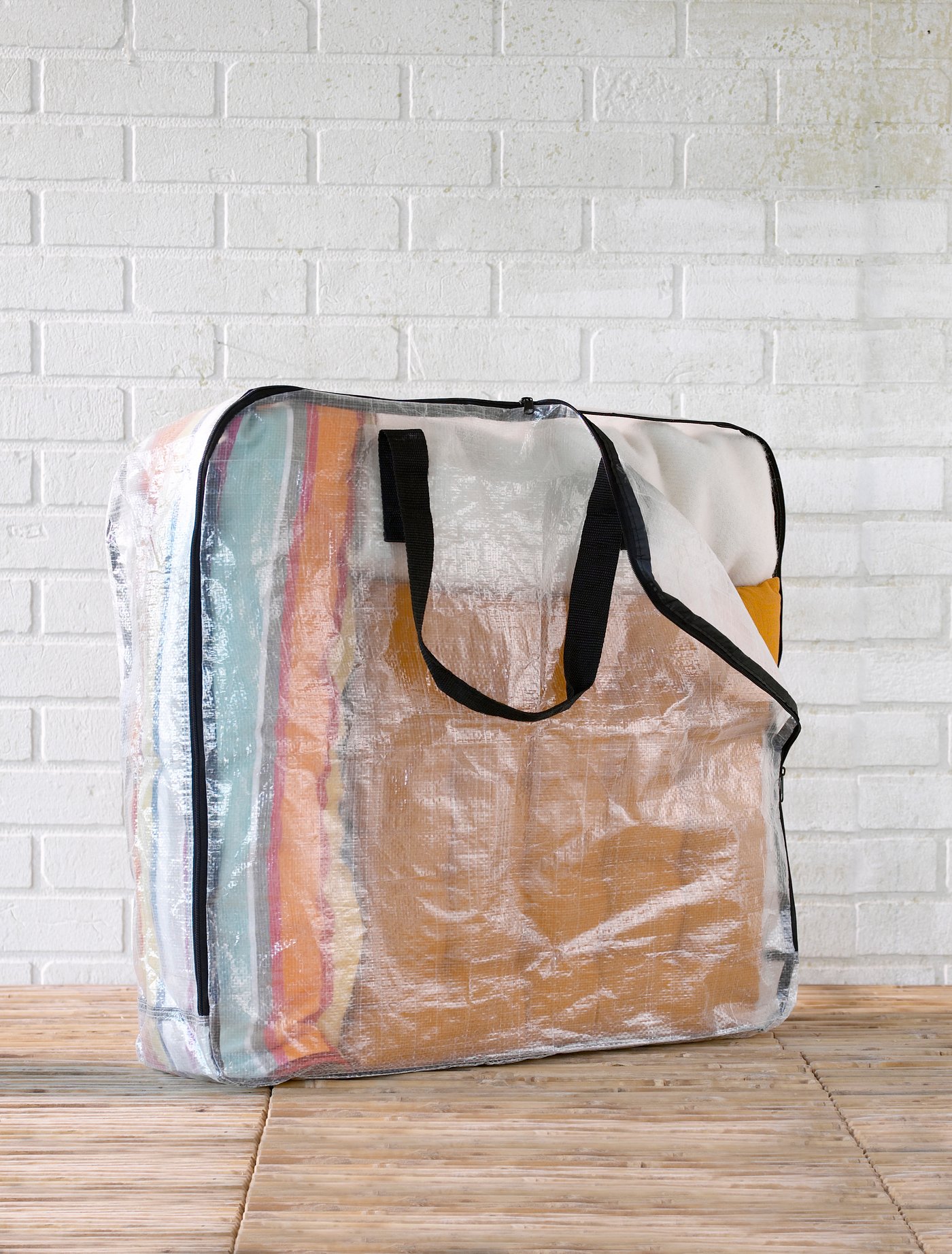 DIMPA bag storing clothes and fabrics.