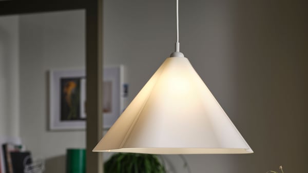 A white/plastic ZEBRASÄV pendant lamp in the dining room