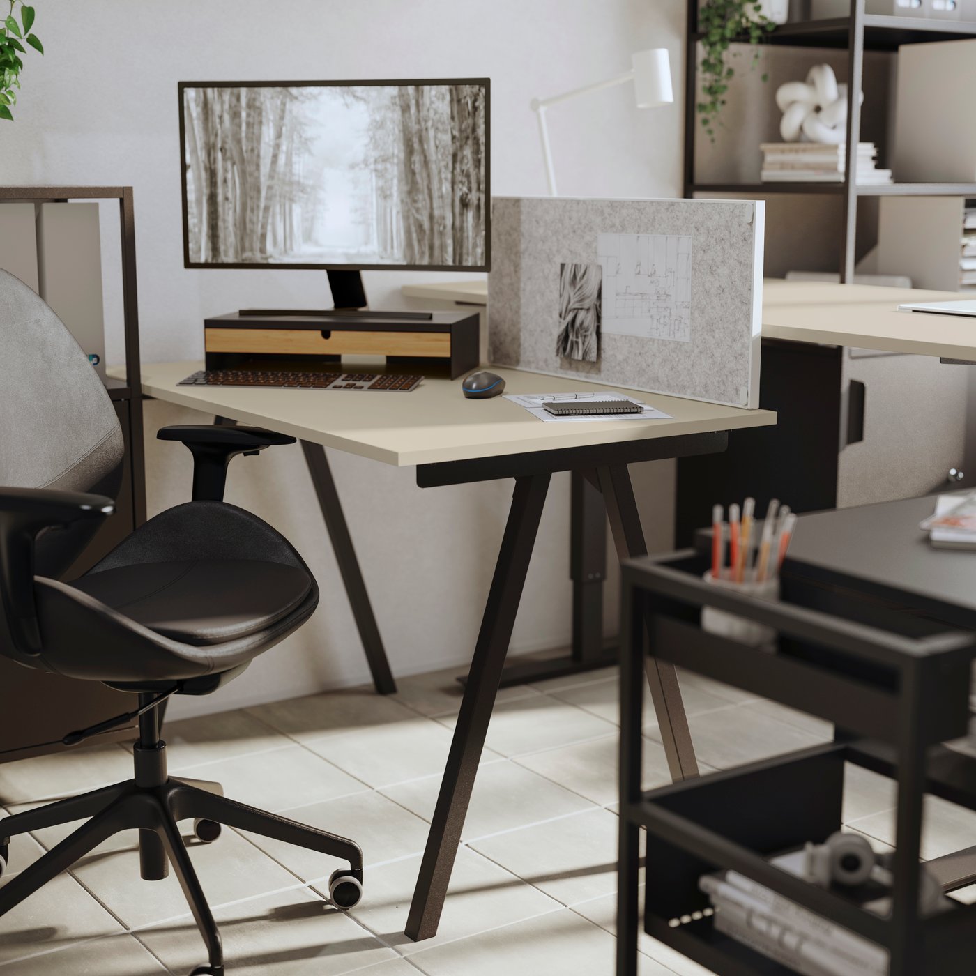 A beige/anthracite TROTTEN desk sit/stand