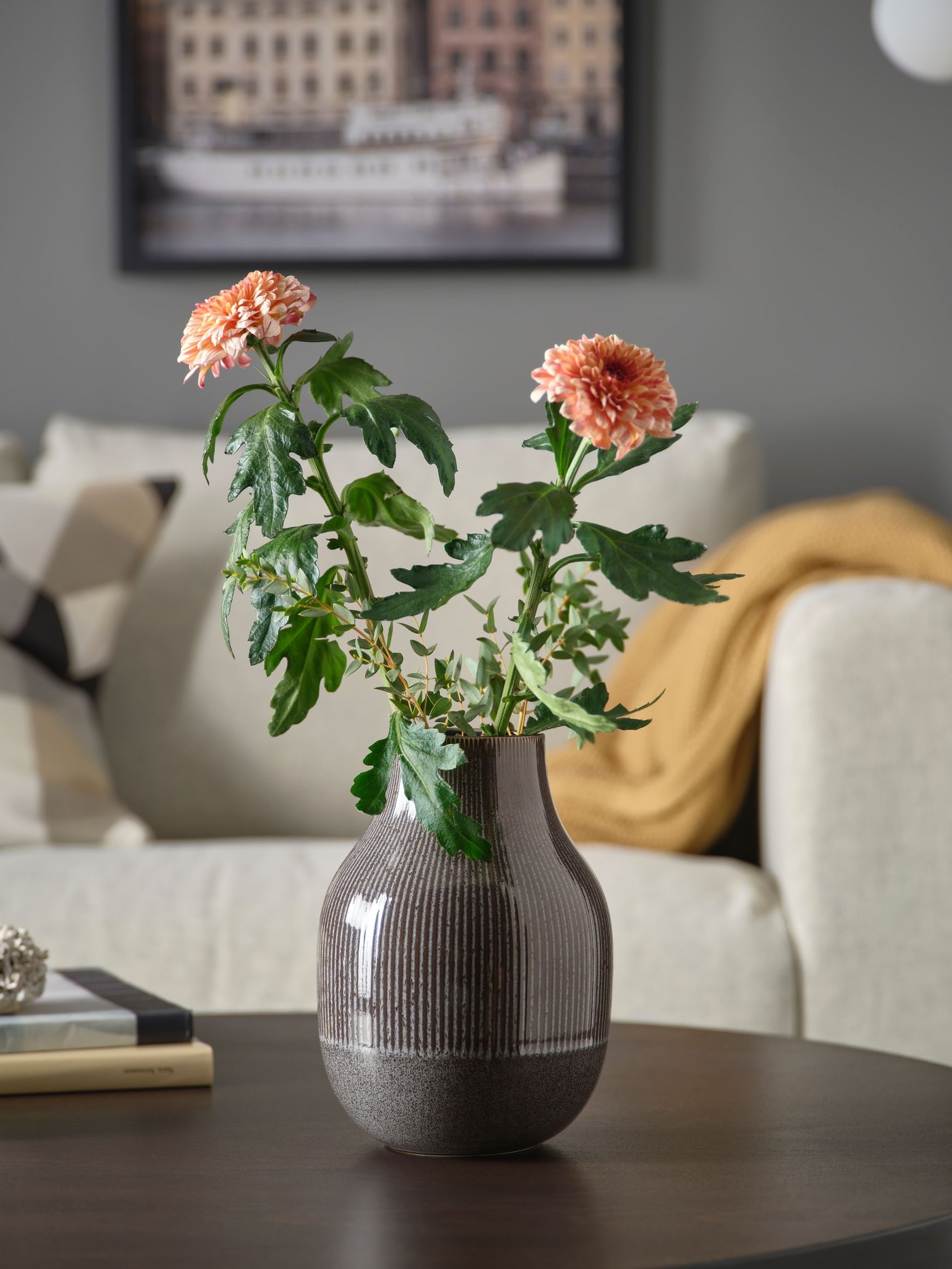 A dark grey GRADVIS vase in the living room