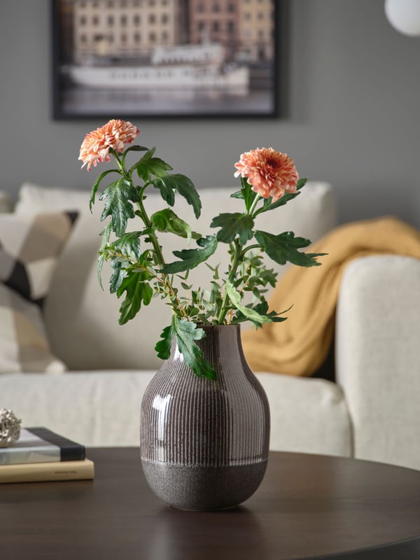 A dark-grey GRADVIS vase