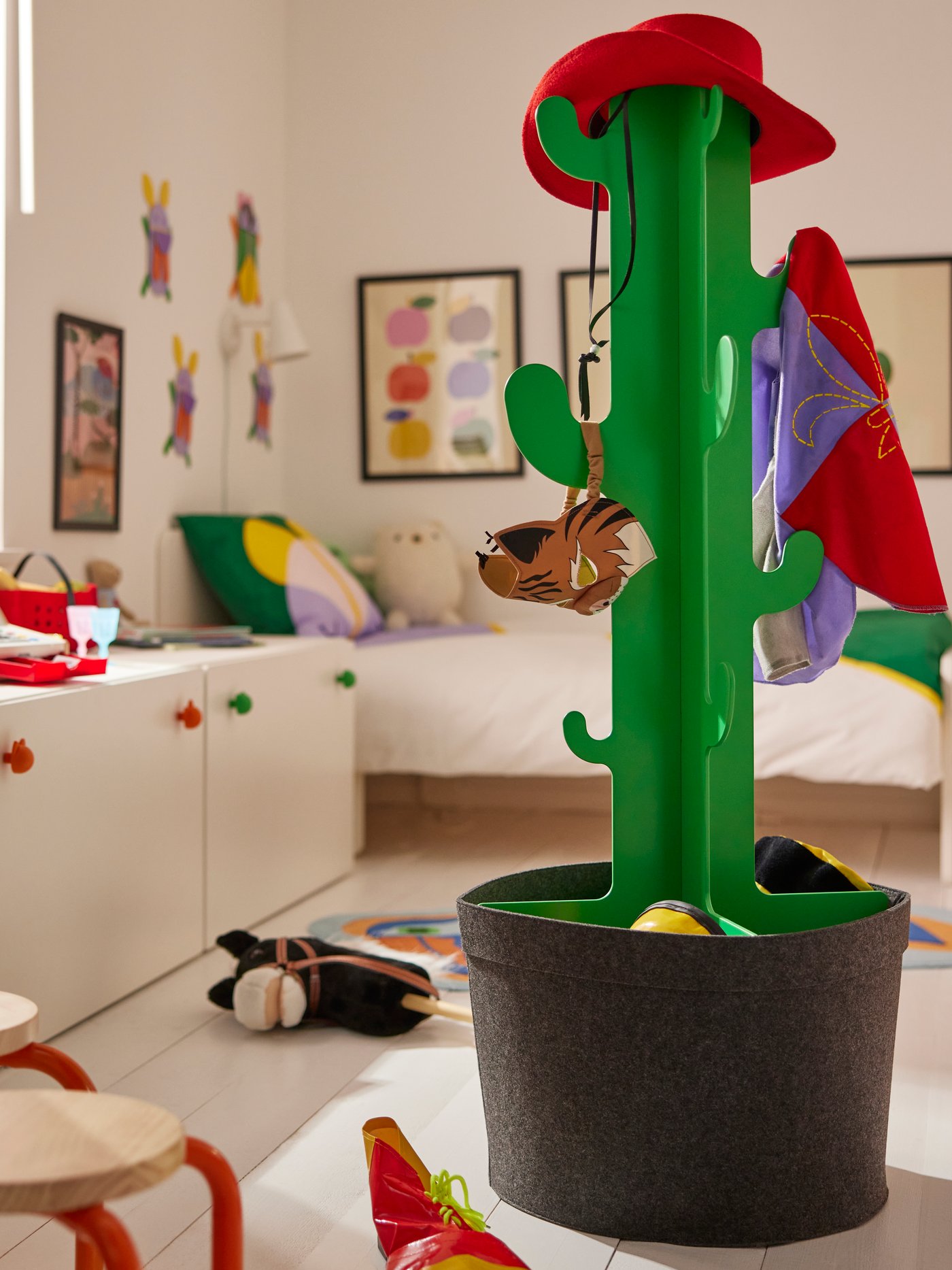 A GREJSIMOJS clothes stand