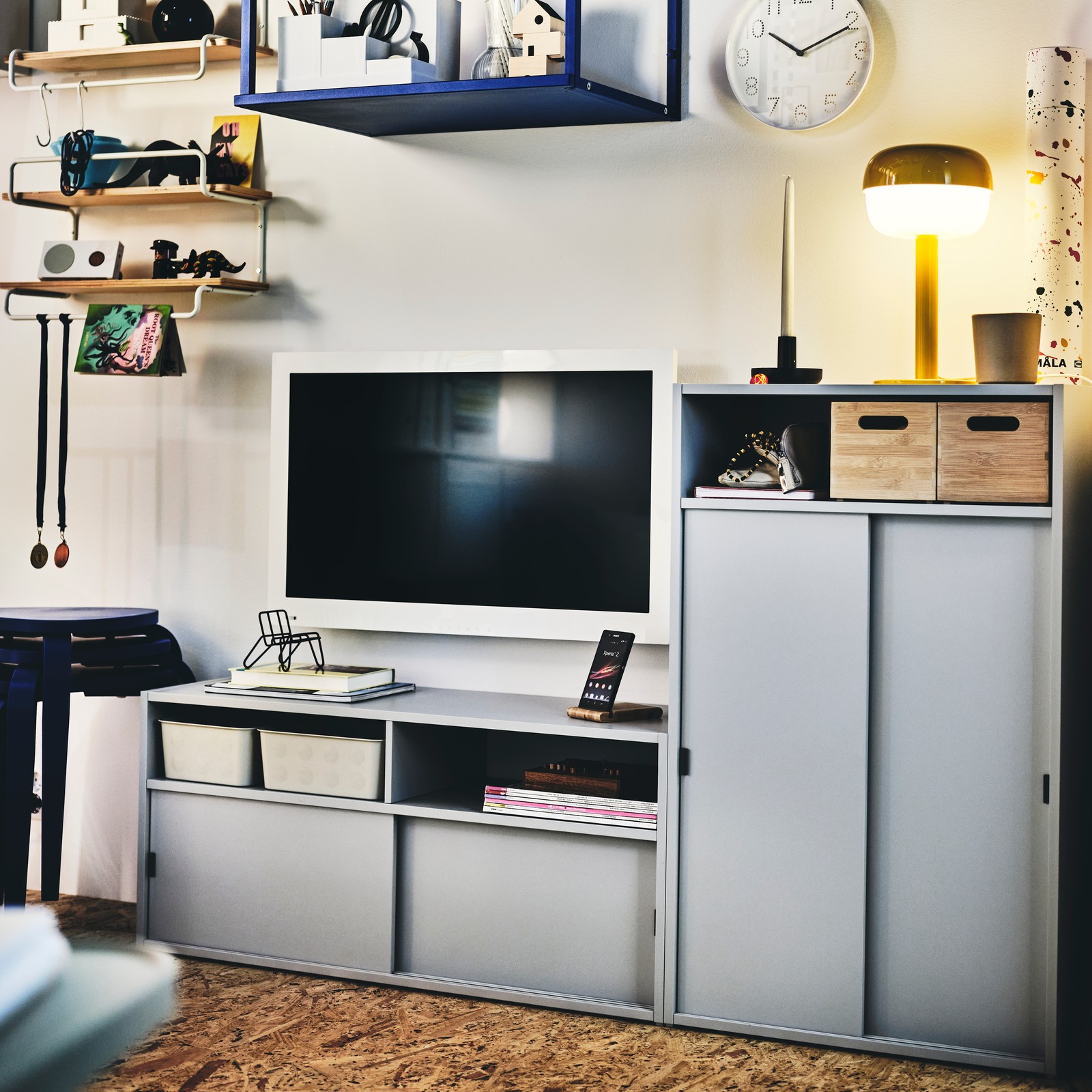Bookshelf lighting ideas that make reading enjoyable - IKEA
