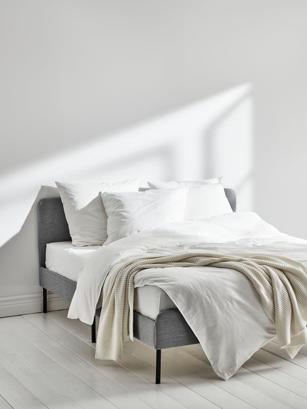 A grey/stripe BERGPALM duvet cover and 2 pillowcases in the bedroom