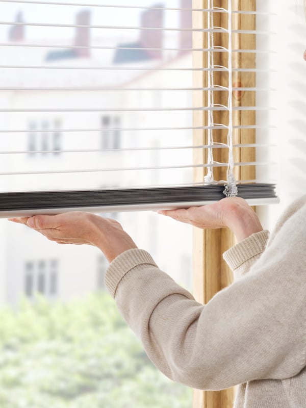 An aluminium VECKLARFLY Venetian blind