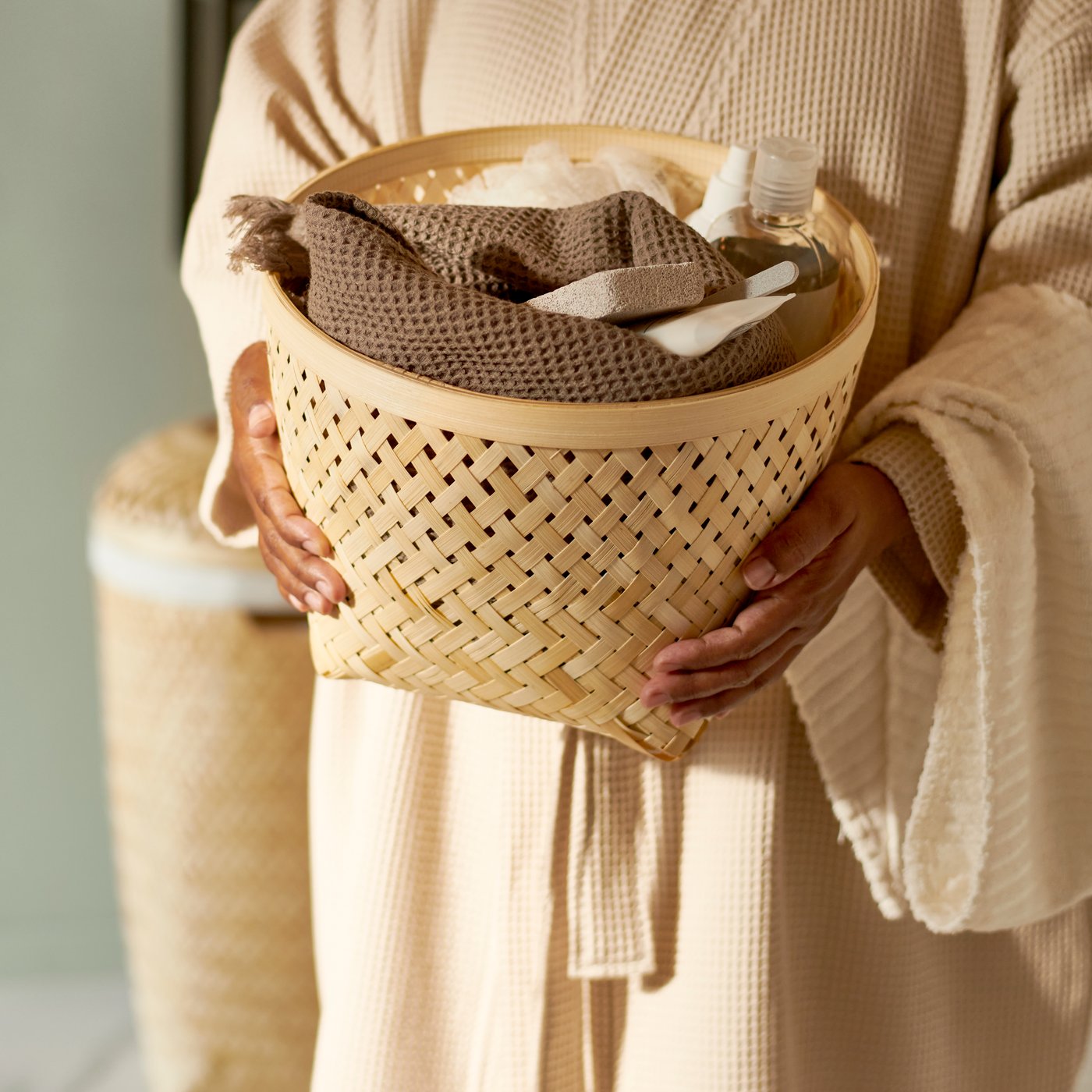 A beige BJÄLVEN bath robe in the bathroom