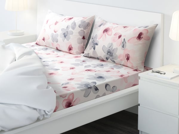 A multicolour LAPPNYCKLAR flat sheet and 2 pillowcase