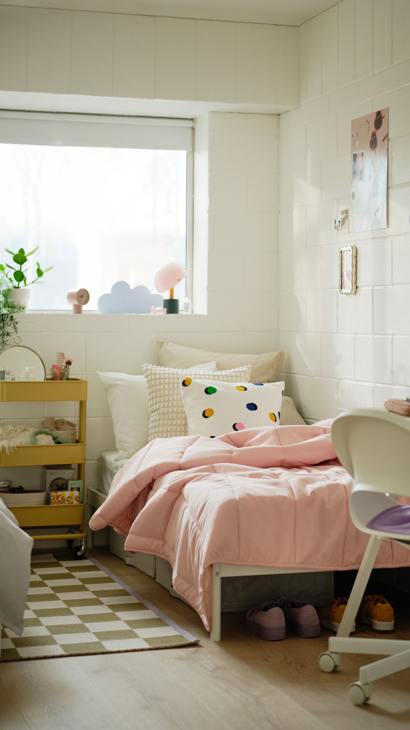 A white/grey STUK storage case in the childrens room