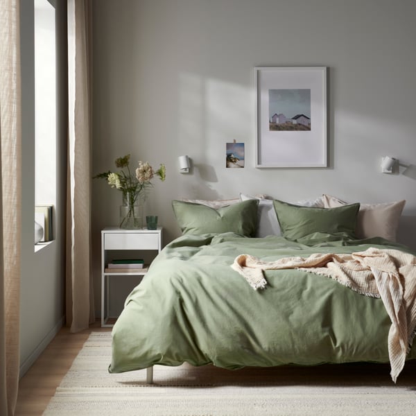 A grey-green ÄNGSLILJA duvet cover and 2 pillowcases