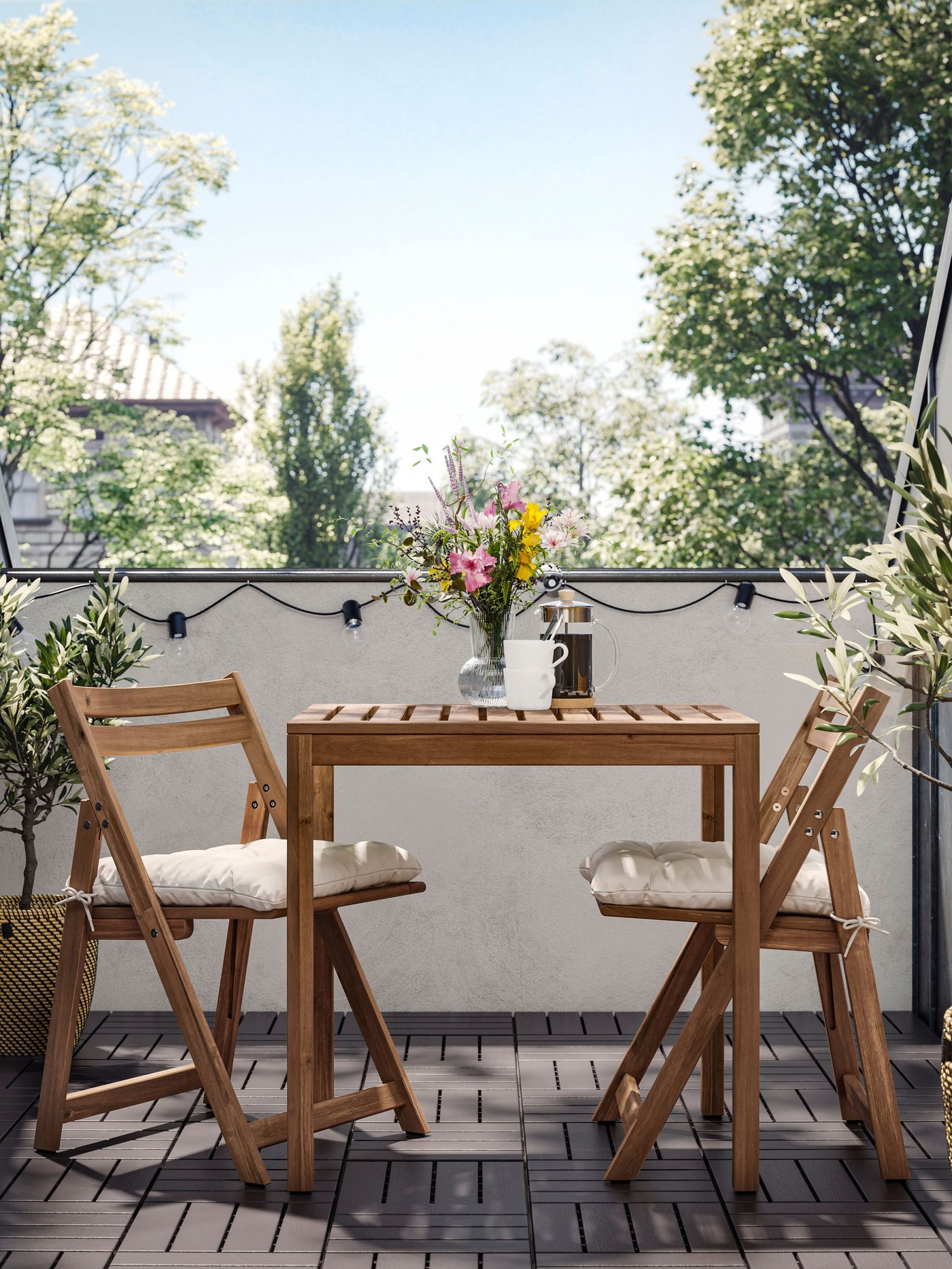 A light brown stained/Kuddarna light grey-beige NÄMMARÖ table and 2 folding chairs, outdoor