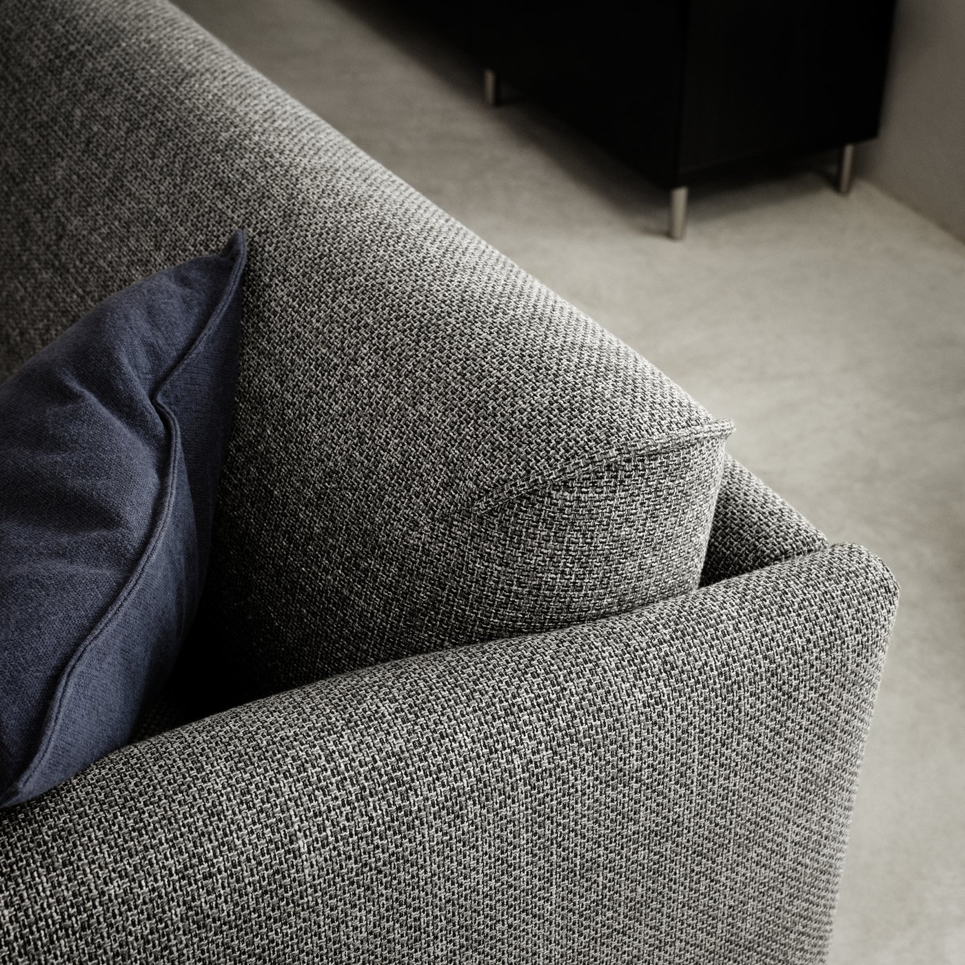 A dark blue-grey JOFRID cushion cover