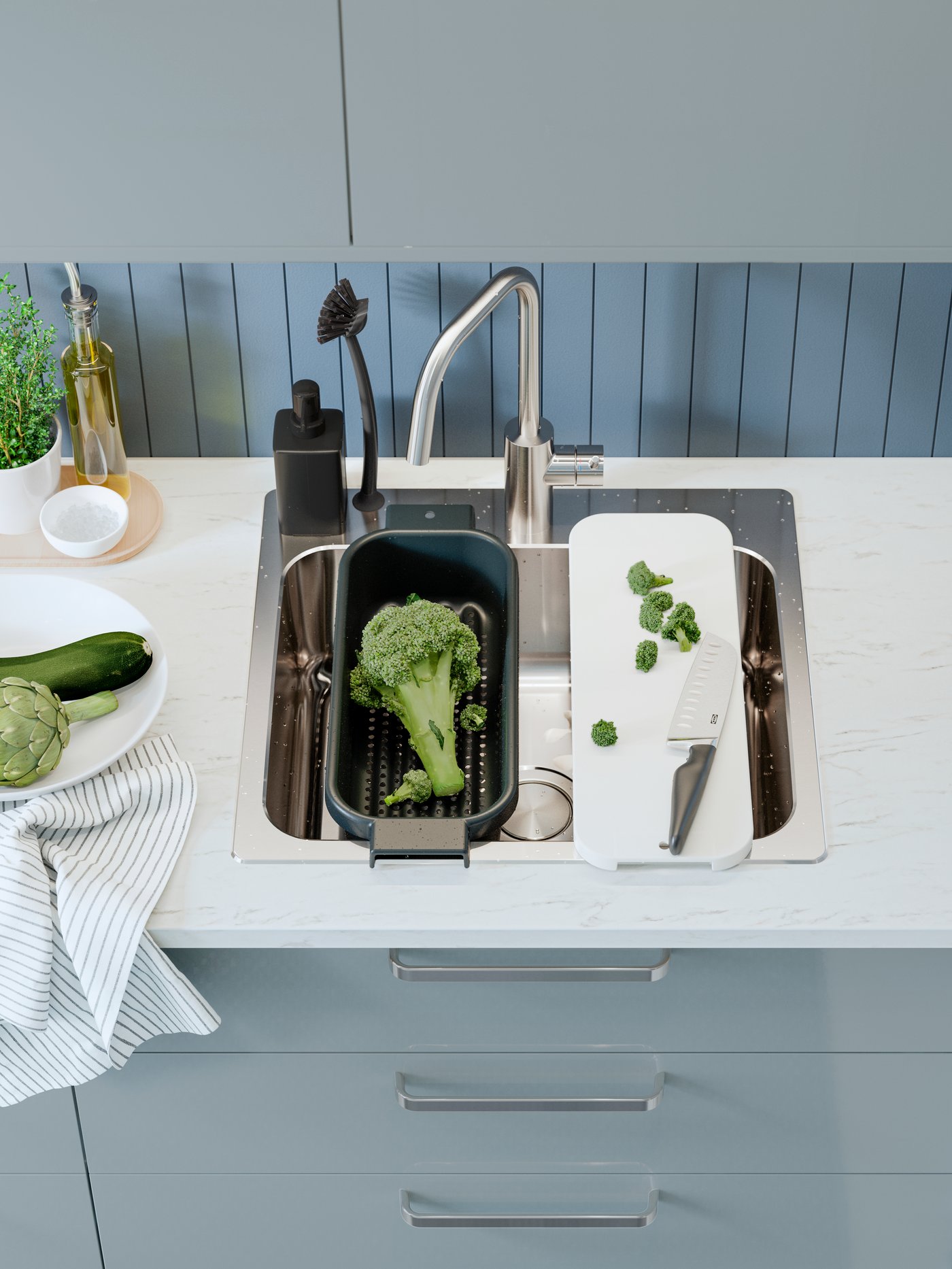 A light grey LILLHAVET chopping board in the kitchen