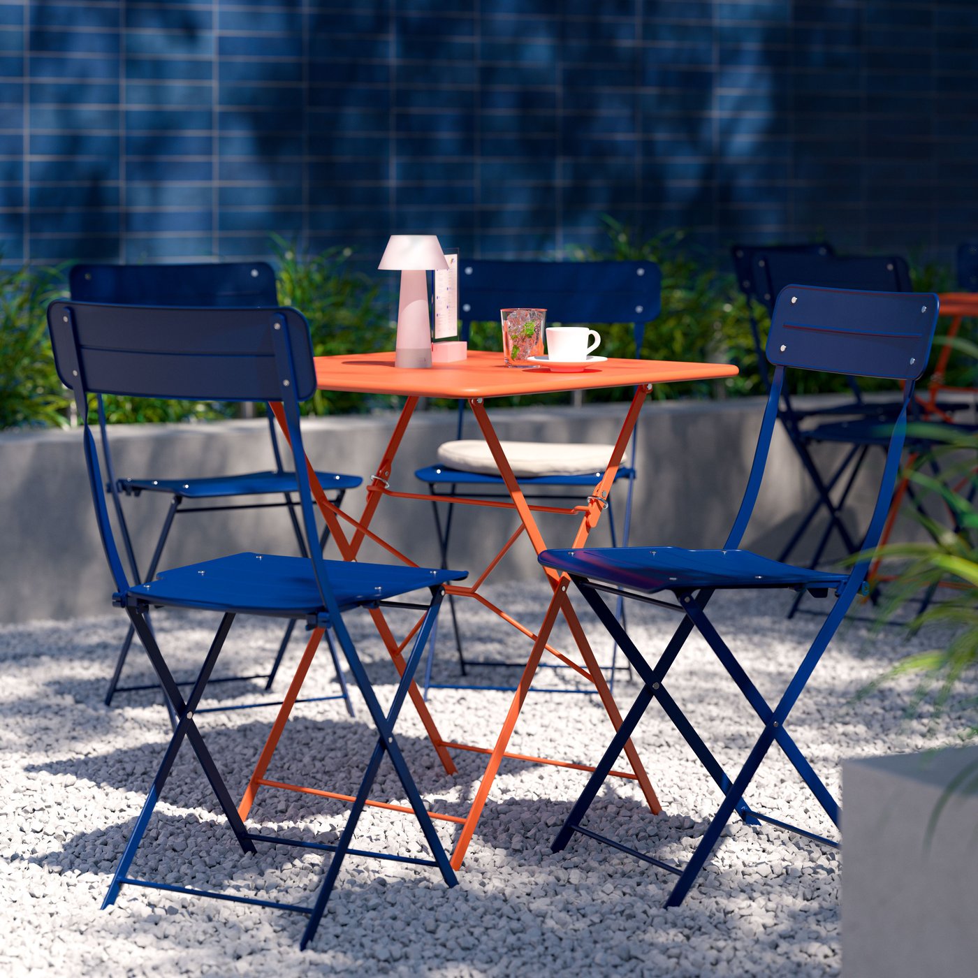 A light grey-beige KUDDARNA chair cushion, outdoor outside