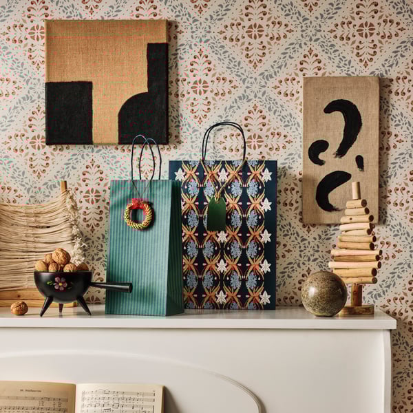 A mixed patterns blue VINTERFINT gift bag