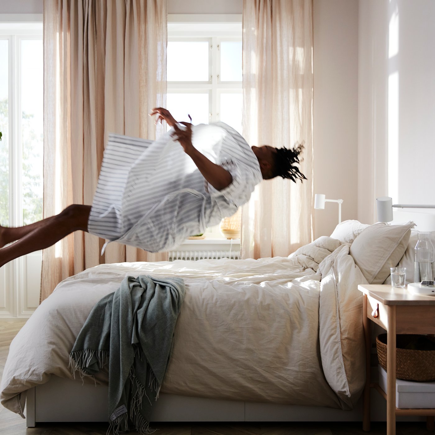 A firm/natural VATNESTRÖM pocket sprung mattress in the bedroom