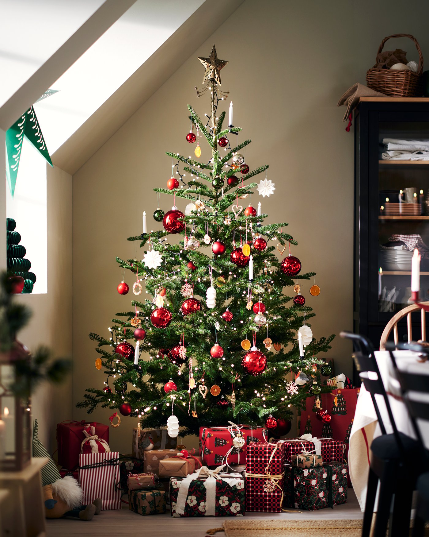 A battery-operated/tree green STRÅLA LED table decoration in the dining room