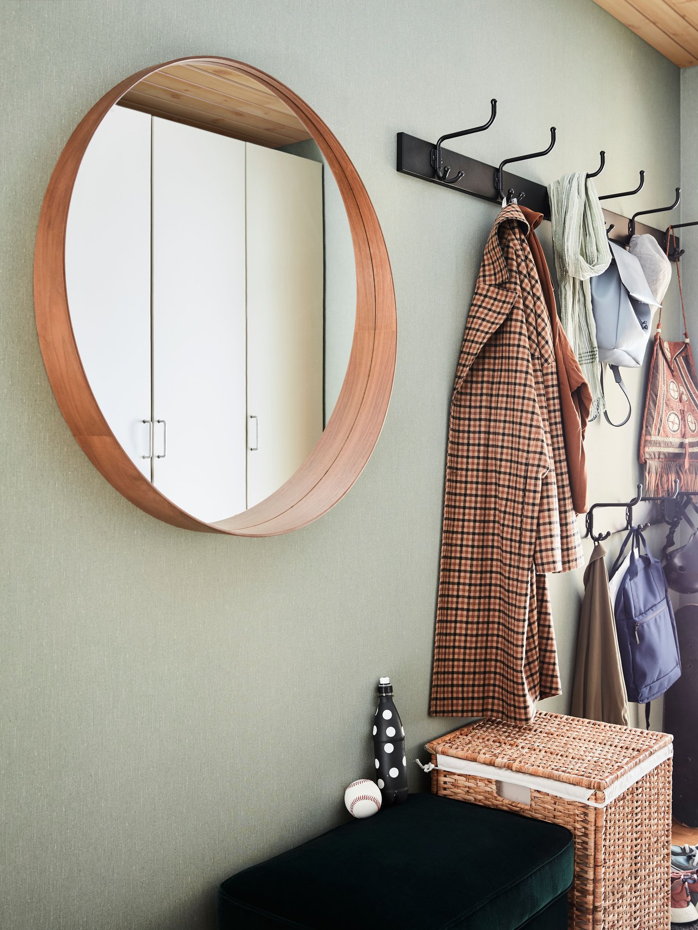 A black PINNIG rack with 3 hooks