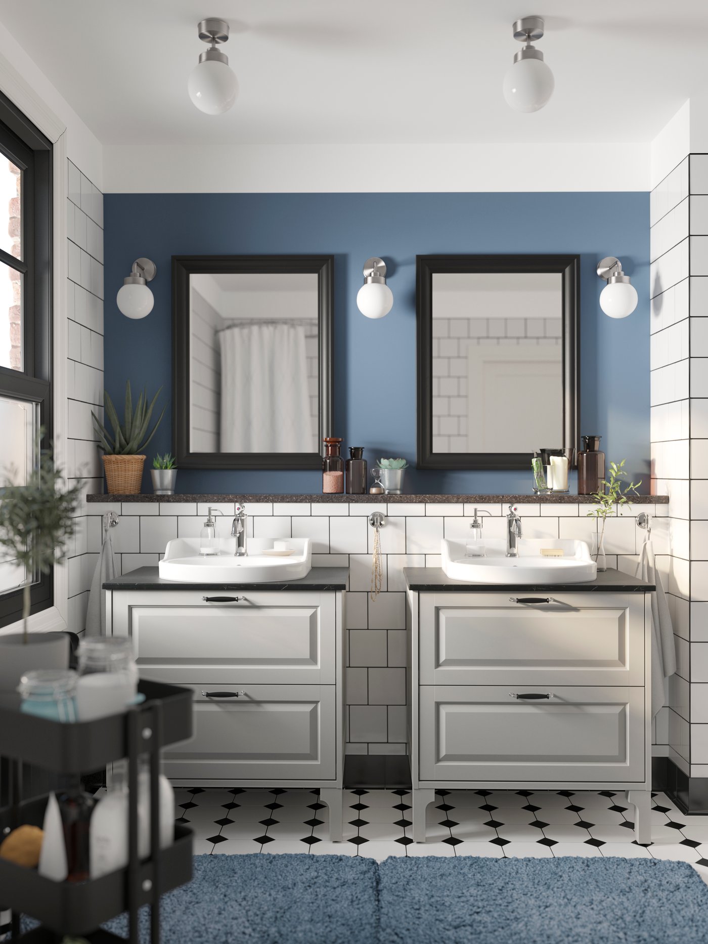 Un chariot noir RÅSKOG noir dans la salle de bain