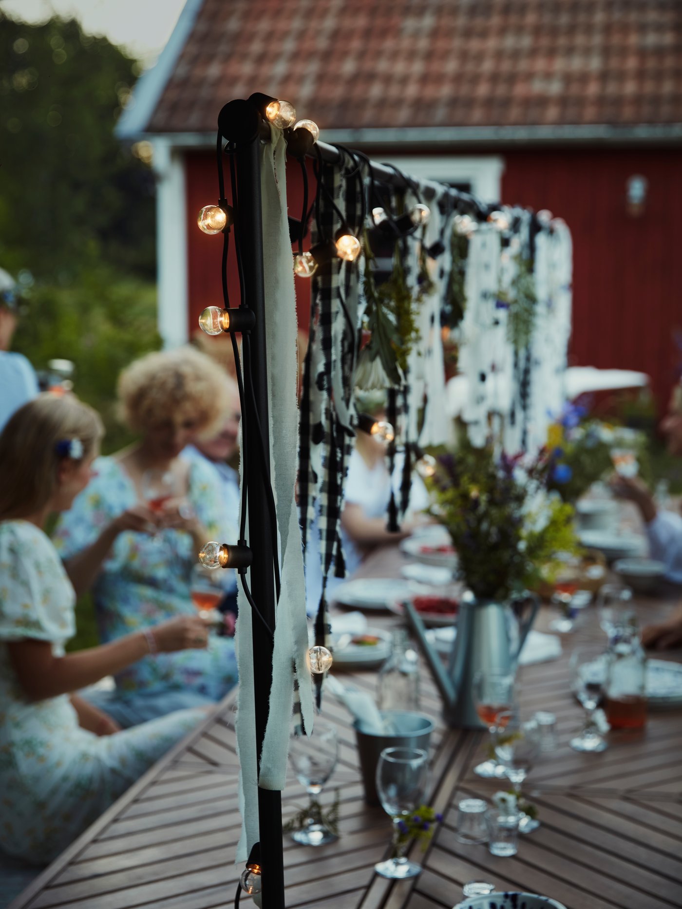 Et akasie NORRMANSÖ-bord, utendørs ute.