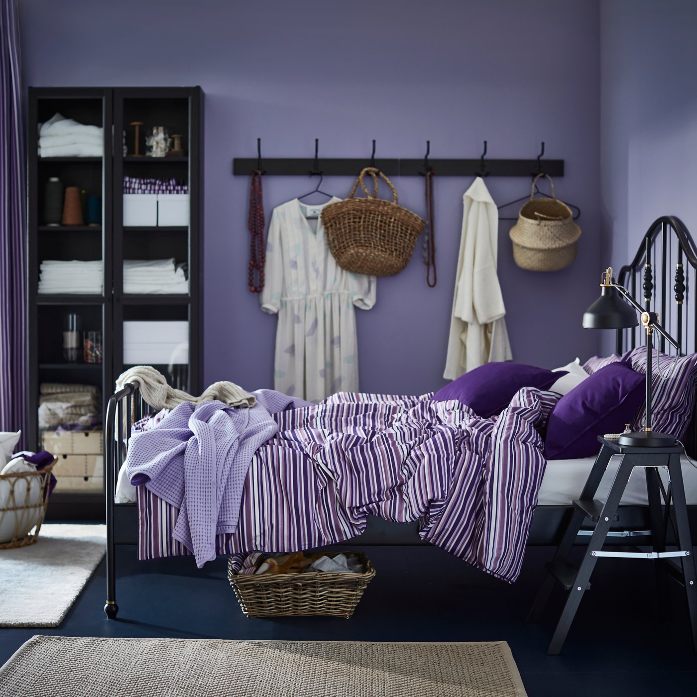 Smart ideas on how to organize a small closet space - IKEA