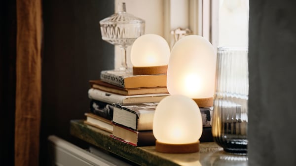 A with charging tray PRAKTSPIREA 4-piece LED decoration lighting set